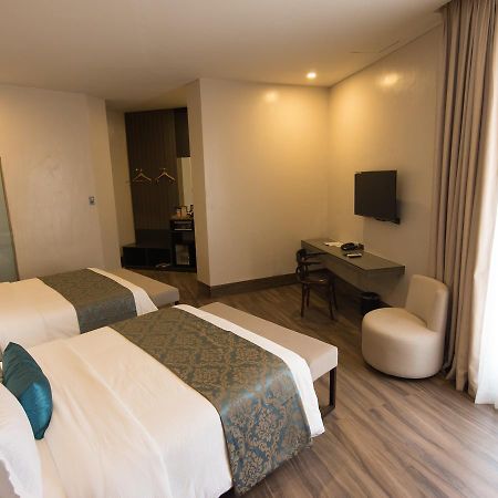 Goldberry Lite Hotel Илоило Экстерьер фото