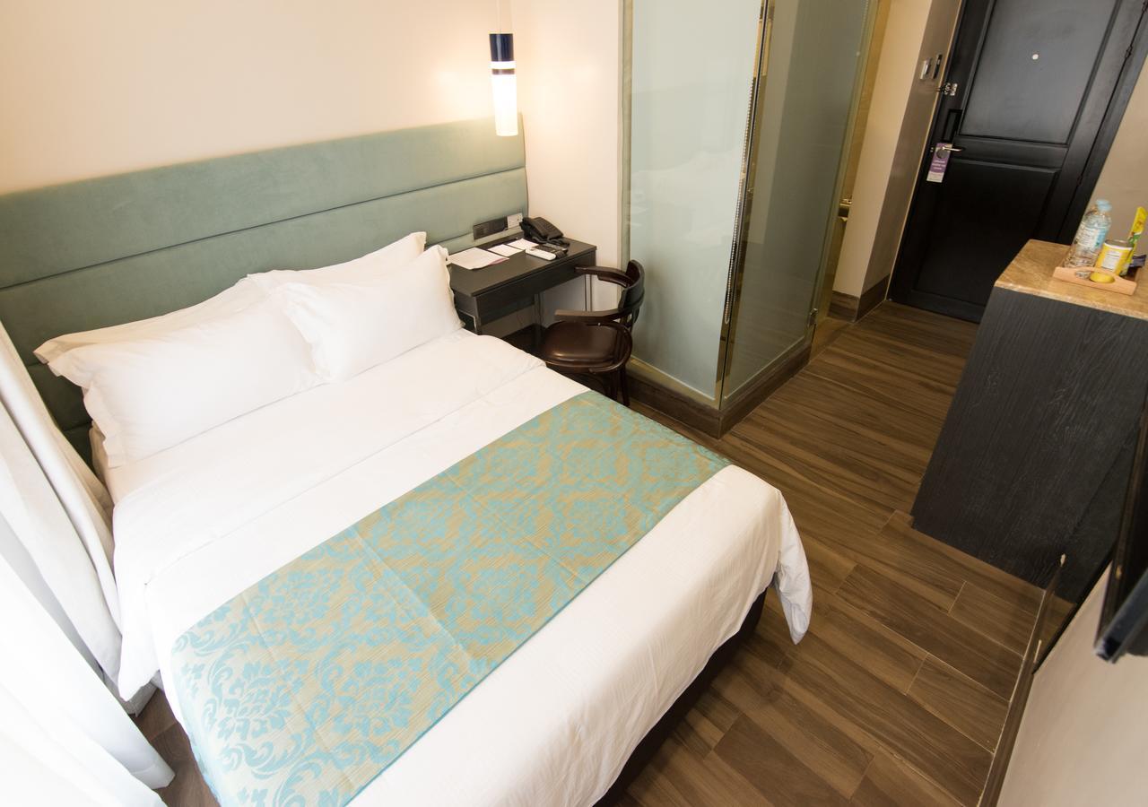 Goldberry Lite Hotel Илоило Экстерьер фото