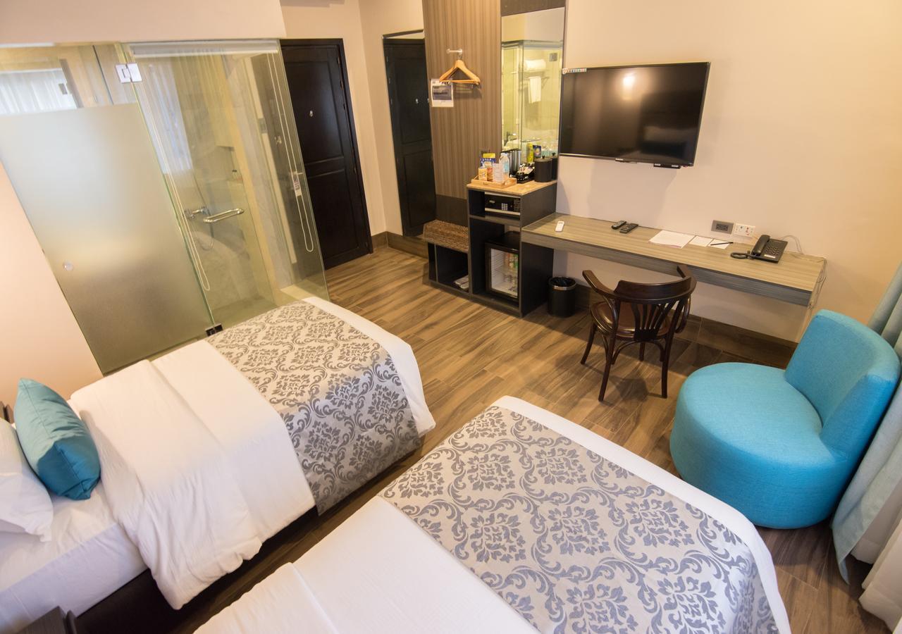 Goldberry Lite Hotel Илоило Экстерьер фото