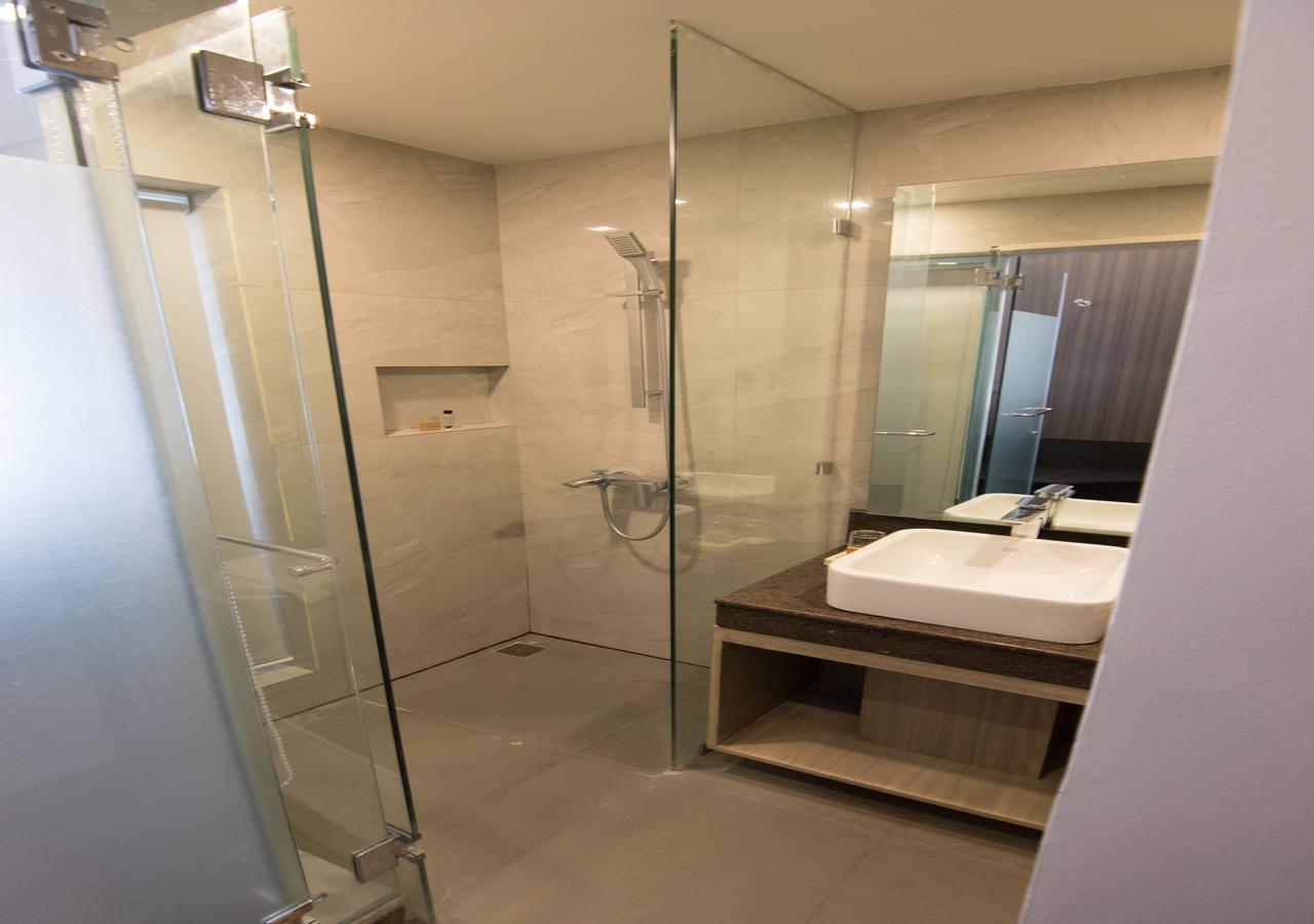 Goldberry Lite Hotel Илоило Экстерьер фото
