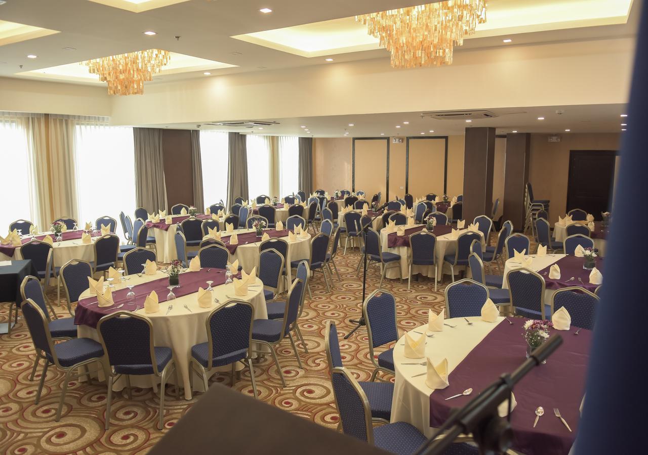Goldberry Lite Hotel Илоило Экстерьер фото