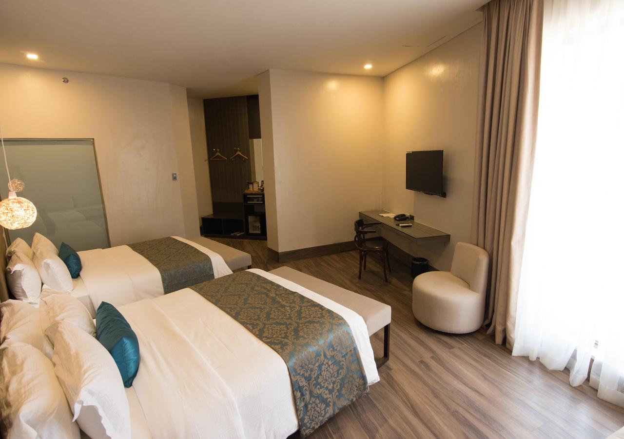 Goldberry Lite Hotel Илоило Экстерьер фото