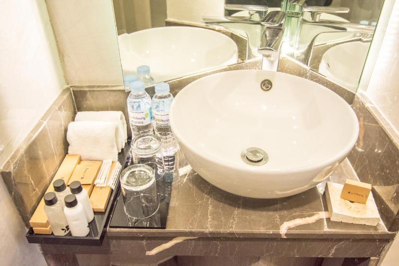 Goldberry Lite Hotel Илоило Экстерьер фото