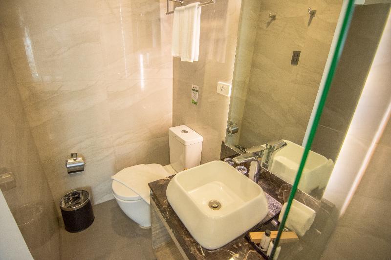 Goldberry Lite Hotel Илоило Экстерьер фото